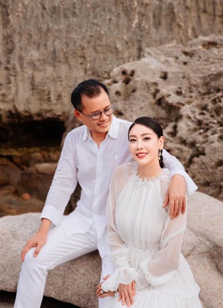 Chồng của 'Hoa hậu Việt Nam trẻ nhất lịch sử': Chủ tịch đình đám, tài sản khiến dân tình kinh ngạc