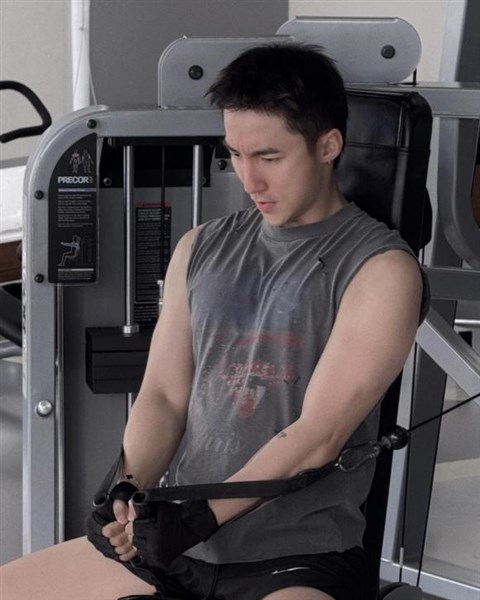 Diện mạo Sơn Tùng dạo này: Body cuồn cuộn, nhan sắc điển trai miễn chê