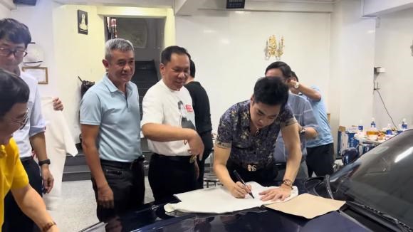 Ngọc Sơn tặng khách mời thứ này khi mở tiệc trong biệt thự dát vàng 1000 tỷ