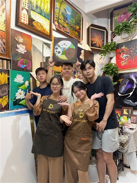 Sinh nhật đáng nhớ tại Đỗ Đỗ ART – Khi món quà là kỷ niệm chung một khung tranh
