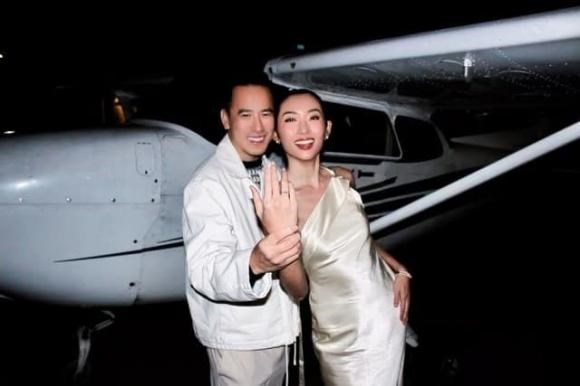 Hoa hậu Việt được bạn trai cầu hôn bí mật trên trực thăng sau 3 lần ngỏ lời trong suốt 5 năm