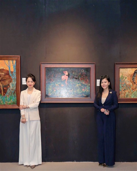 Họa sĩ Đỗ Đỗ tham dự triển lãm “Chạm vào tĩnh không” của họa sĩ Dương Linh Đan