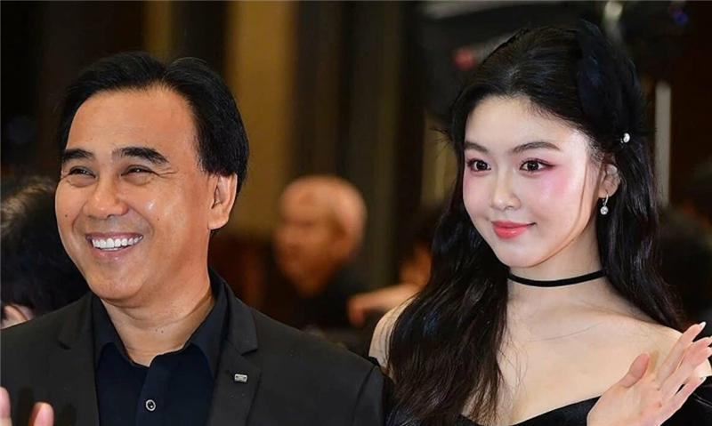 Vợ chồng Quyền Linh mừng con gái Lọ Lem tròn 20 tuổi