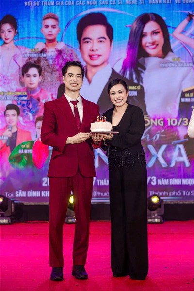 Ngọc Sơn tổ chức sinh nhật cho Phương Thanh