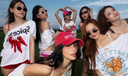 Ảnh sao 10/5: Nhã Phương và hội bạn mỹ nhân khoe dáng khi đi nghỉ dưỡng