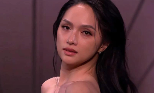 Hương Giang nhận một điểm 5 trong phần thi mặt mộc