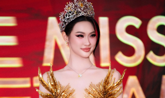 Hoa hậu Thu Thảo tự tin chiều cao 1,8m khi thi Miss Globe 2026