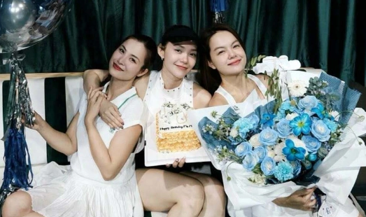 Minh Hằng bật khóc khi được chồng và bạn bè mừng sinh nhật sớm