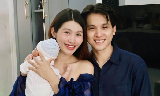 Vợ chồng Quỳnh Châu mừng đầy tháng con trai