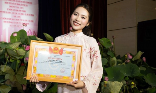 Phương Mỹ Chi được tuyên dương tại Đại hội Thanh niên tiên tiến TP HCM 2026