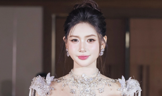 Á hậu 28 tuổi được chọn thi Miss Earth 2026