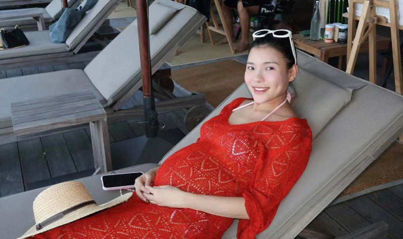 Thúy Diễm 'tăng 11 kg, nghén nặng' ở tháng thứ bảy thai kỳ