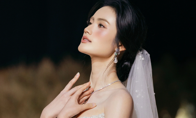 Ý Nhi nói lý do chưa cưới bạn trai sau 9 năm yêu