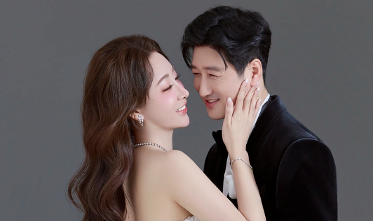 Ngọc Quỳnh nhìn bạn gái đắm đuối trong ảnh cưới