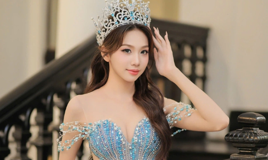 Hoa hậu Hà Linh đỗ bốn trường đại học