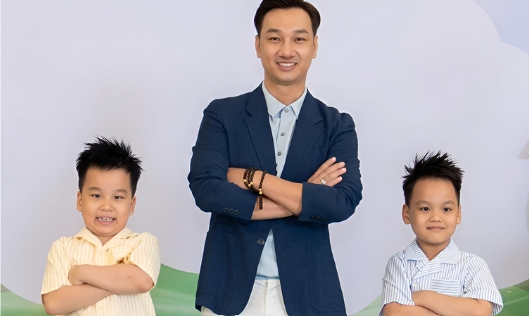 MC Thành Trung khoe cặp sinh đôi kháu khỉnh