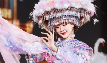 Bảo Ngọc múa điệu khèn tại Miss World