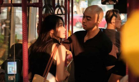 Bạn gái khoe ảnh hẹn hò thiếu gia Sơn Kim ở Singapore